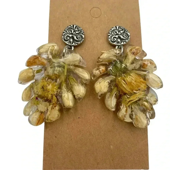 Floral Preservation Art to Wear Monstera Resin Statement Dangle Earrings Jasmine - Picture 1 of 4